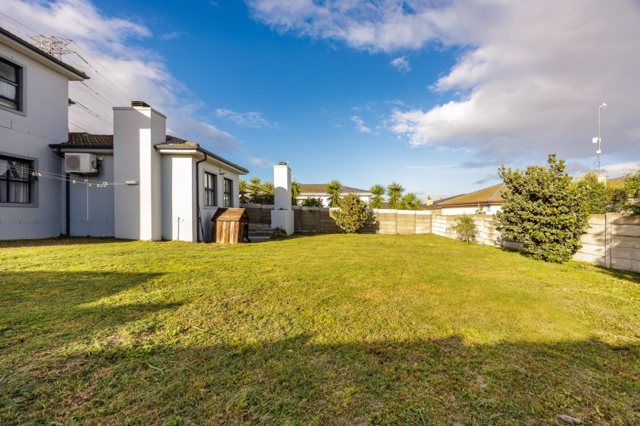 3 Bedroom Property for Sale in Jakarandas Western Cape